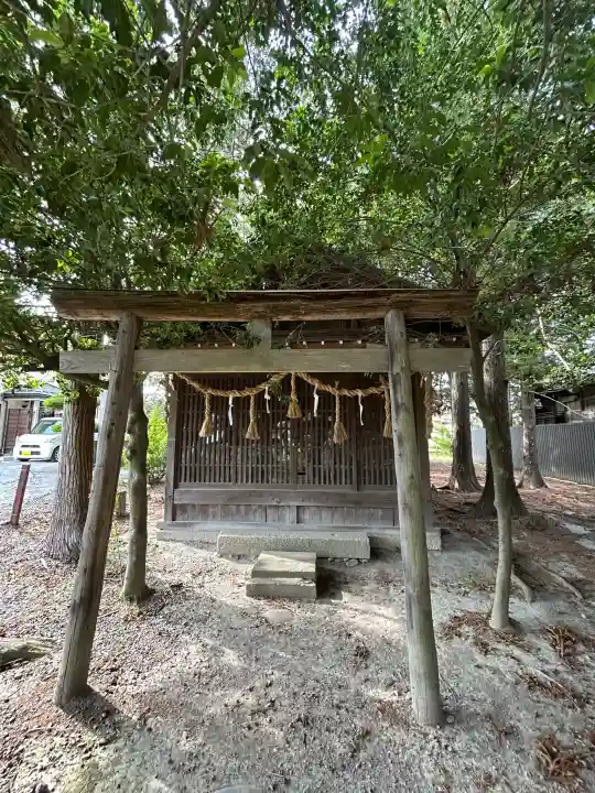 氷室五社神社の{uncategorized: "未分類", other: "その他", undefined: "問題あり", building: "その他建物", grave: "お墓", sacred_gate: "鳥居", guardian: "狛犬", statue: "像", buddha: "仏像", history: "歴史", nature: "自然", garden: "庭園", animal: "動物", pagoda: "塔", temizu: "手水舎", mountain_gate: "山門・神門", sanctuary: "本殿・本堂", subordinate: "末社・摂社", art: "芸術", scenery: "景色", jizo: "地蔵", ema: "絵馬", goshuin: "御朱印", omikuji: "おみくじ", items: "授与品その他", amulet: "お守り", goshuincho: "御朱印帳", eats: "食事", festival: "お祭り", votive_dance: "神楽", shichigosan: "七五三参", wedding: "結婚式", experience: "体験その他", initially: "初詣", around: "周辺", anti_infection: "感染症対策"}