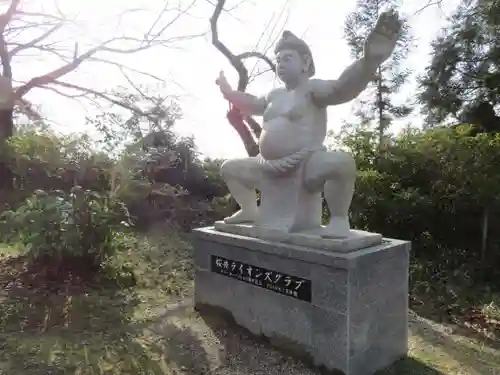 相撲神社の像