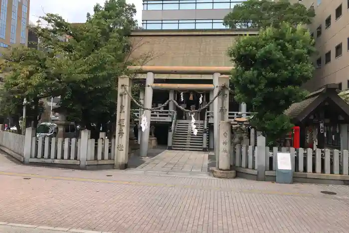 白神社の鳥居