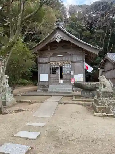 生松天神社の{uncategorized: "未分類", other: "その他", undefined: "問題あり", building: "その他建物", grave: "お墓", sacred_gate: "鳥居", guardian: "狛犬", statue: "像", buddha: "仏像", history: "歴史", nature: "自然", garden: "庭園", animal: "動物", pagoda: "塔", temizu: "手水舎", mountain_gate: "山門・神門", sanctuary: "本殿・本堂", subordinate: "末社・摂社", art: "芸術", scenery: "景色", jizo: "地蔵", ema: "絵馬", goshuin: "御朱印", omikuji: "おみくじ", items: "授与品その他", amulet: "お守り", goshuincho: "御朱印帳", eats: "食事", festival: "お祭り", votive_dance: "神楽", shichigosan: "七五三参", wedding: "結婚式", experience: "体験その他", initially: "初詣", around: "周辺", anti_infection: "感染症対策"}