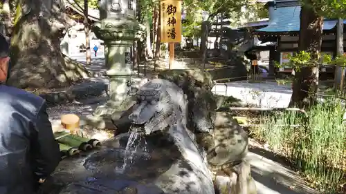 諏訪大社下社秋宮の手水舎