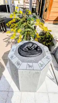 駒込妙義神社の像