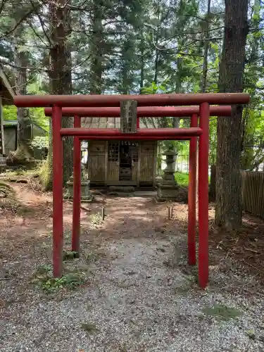 塩原八幡宮の{uncategorized: "未分類", other: "その他", undefined: "問題あり", building: "その他建物", grave: "お墓", sacred_gate: "鳥居", guardian: "狛犬", statue: "像", buddha: "仏像", history: "歴史", nature: "自然", garden: "庭園", animal: "動物", pagoda: "塔", temizu: "手水舎", mountain_gate: "山門・神門", sanctuary: "本殿・本堂", subordinate: "末社・摂社", art: "芸術", scenery: "景色", jizo: "地蔵", ema: "絵馬", goshuin: "御朱印", omikuji: "おみくじ", items: "授与品その他", amulet: "お守り", goshuincho: "御朱印帳", eats: "食事", festival: "お祭り", votive_dance: "神楽", shichigosan: "七五三参", wedding: "結婚式", experience: "体験その他", initially: "初詣", around: "周辺", anti_infection: "感染症対策"}
