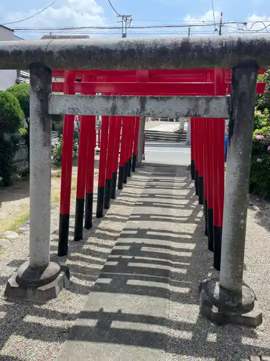 宇佐稲荷大明神の{uncategorized: "未分類", other: "その他", undefined: "問題あり", building: "その他建物", grave: "お墓", sacred_gate: "鳥居", guardian: "狛犬", statue: "像", buddha: "仏像", history: "歴史", nature: "自然", garden: "庭園", animal: "動物", pagoda: "塔", temizu: "手水舎", mountain_gate: "山門・神門", sanctuary: "本殿・本堂", subordinate: "末社・摂社", art: "芸術", scenery: "景色", jizo: "地蔵", ema: "絵馬", goshuin: "御朱印", omikuji: "おみくじ", items: "授与品その他", amulet: "お守り", goshuincho: "御朱印帳", eats: "食事", festival: "お祭り", votive_dance: "神楽", shichigosan: "七五三参", wedding: "結婚式", experience: "体験その他", initially: "初詣", around: "周辺", anti_infection: "感染症対策"}