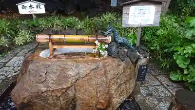 葛原岡神社の手水舎