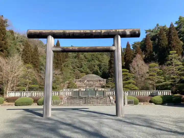 武蔵陵墓地の鳥居