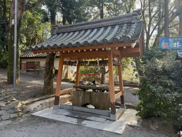 日根神社の{uncategorized: "未分類", other: "その他", undefined: "問題あり", building: "その他建物", grave: "お墓", sacred_gate: "鳥居", guardian: "狛犬", statue: "像", buddha: "仏像", history: "歴史", nature: "自然", garden: "庭園", animal: "動物", pagoda: "塔", temizu: "手水舎", mountain_gate: "山門・神門", sanctuary: "本殿・本堂", subordinate: "末社・摂社", art: "芸術", scenery: "景色", jizo: "地蔵", ema: "絵馬", goshuin: "御朱印", omikuji: "おみくじ", items: "授与品その他", amulet: "お守り", goshuincho: "御朱印帳", eats: "食事", festival: "お祭り", votive_dance: "神楽", shichigosan: "七五三参", wedding: "結婚式", experience: "体験その他", initially: "初詣", around: "周辺", anti_infection: "感染症対策"}
