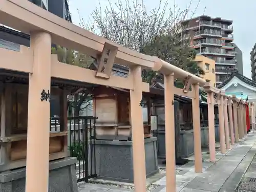 鶴見神社の{uncategorized: "未分類", other: "その他", undefined: "問題あり", building: "その他建物", grave: "お墓", sacred_gate: "鳥居", guardian: "狛犬", statue: "像", buddha: "仏像", history: "歴史", nature: "自然", garden: "庭園", animal: "動物", pagoda: "塔", temizu: "手水舎", mountain_gate: "山門・神門", sanctuary: "本殿・本堂", subordinate: "末社・摂社", art: "芸術", scenery: "景色", jizo: "地蔵", ema: "絵馬", goshuin: "御朱印", omikuji: "おみくじ", items: "授与品その他", amulet: "お守り", goshuincho: "御朱印帳", eats: "食事", festival: "お祭り", votive_dance: "神楽", shichigosan: "七五三参", wedding: "結婚式", experience: "体験その他", initially: "初詣", around: "周辺", anti_infection: "感染症対策"}