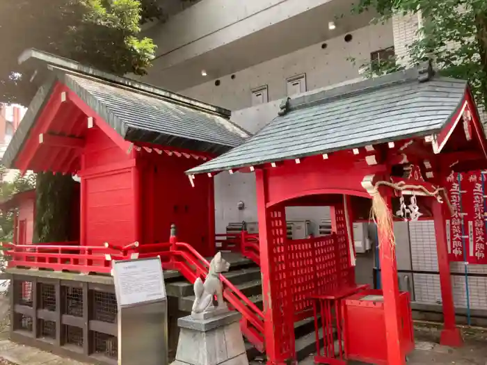 清水稲荷神社の本殿