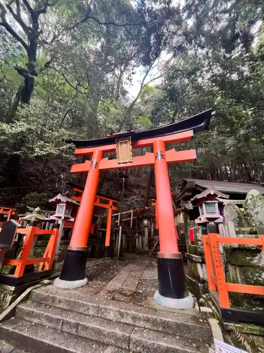 御劔社(長者社神蹟)の{uncategorized: "未分類", other: "その他", undefined: "問題あり", building: "その他建物", grave: "お墓", sacred_gate: "鳥居", guardian: "狛犬", statue: "像", buddha: "仏像", history: "歴史", nature: "自然", garden: "庭園", animal: "動物", pagoda: "塔", temizu: "手水舎", mountain_gate: "山門・神門", sanctuary: "本殿・本堂", subordinate: "末社・摂社", art: "芸術", scenery: "景色", jizo: "地蔵", ema: "絵馬", goshuin: "御朱印", omikuji: "おみくじ", items: "授与品その他", amulet: "お守り", goshuincho: "御朱印帳", eats: "食事", festival: "お祭り", votive_dance: "神楽", shichigosan: "七五三参", wedding: "結婚式", experience: "体験その他", initially: "初詣", around: "周辺", anti_infection: "感染症対策"}