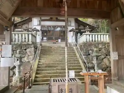 井関三神社の{uncategorized: "未分類", other: "その他", undefined: "問題あり", building: "その他建物", grave: "お墓", sacred_gate: "鳥居", guardian: "狛犬", statue: "像", buddha: "仏像", history: "歴史", nature: "自然", garden: "庭園", animal: "動物", pagoda: "塔", temizu: "手水舎", mountain_gate: "山門・神門", sanctuary: "本殿・本堂", subordinate: "末社・摂社", art: "芸術", scenery: "景色", jizo: "地蔵", ema: "絵馬", goshuin: "御朱印", omikuji: "おみくじ", items: "授与品その他", amulet: "お守り", goshuincho: "御朱印帳", eats: "食事", festival: "お祭り", votive_dance: "神楽", shichigosan: "七五三参", wedding: "結婚式", experience: "体験その他", initially: "初詣", around: "周辺", anti_infection: "感染症対策"}