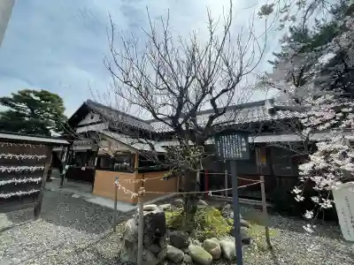 滋賀県護国神社の{uncategorized: "未分類", other: "その他", undefined: "問題あり", building: "その他建物", grave: "お墓", sacred_gate: "鳥居", guardian: "狛犬", statue: "像", buddha: "仏像", history: "歴史", nature: "自然", garden: "庭園", animal: "動物", pagoda: "塔", temizu: "手水舎", mountain_gate: "山門・神門", sanctuary: "本殿・本堂", subordinate: "末社・摂社", art: "芸術", scenery: "景色", jizo: "地蔵", ema: "絵馬", goshuin: "御朱印", omikuji: "おみくじ", items: "授与品その他", amulet: "お守り", goshuincho: "御朱印帳", eats: "食事", festival: "お祭り", votive_dance: "神楽", shichigosan: "七五三参", wedding: "結婚式", experience: "体験その他", initially: "初詣", around: "周辺", anti_infection: "感染症対策"}