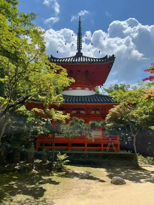 三瀧寺の{uncategorized: "未分類", other: "その他", undefined: "問題あり", building: "その他建物", grave: "お墓", sacred_gate: "鳥居", guardian: "狛犬", statue: "像", buddha: "仏像", history: "歴史", nature: "自然", garden: "庭園", animal: "動物", pagoda: "塔", temizu: "手水舎", mountain_gate: "山門・神門", sanctuary: "本殿・本堂", subordinate: "末社・摂社", art: "芸術", scenery: "景色", jizo: "地蔵", ema: "絵馬", goshuin: "御朱印", omikuji: "おみくじ", items: "授与品その他", amulet: "お守り", goshuincho: "御朱印帳", eats: "食事", festival: "お祭り", votive_dance: "神楽", shichigosan: "七五三参", wedding: "結婚式", experience: "体験その他", initially: "初詣", around: "周辺", anti_infection: "感染症対策"}