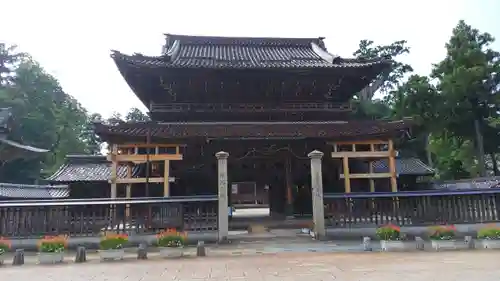 城端別院善徳寺の山門・神門