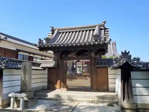 芳蓮寺の山門