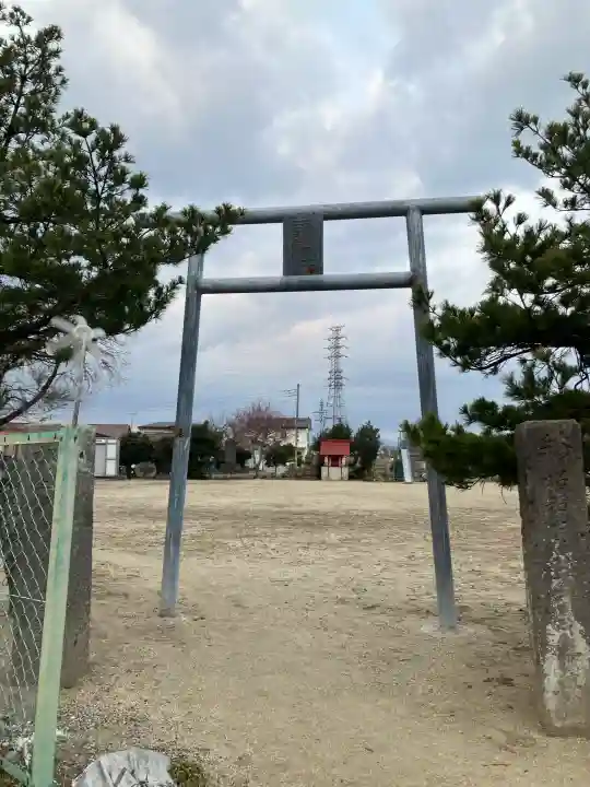 三和田神社の{uncategorized: "未分類", other: "その他", undefined: "問題あり", building: "その他建物", grave: "お墓", sacred_gate: "鳥居", guardian: "狛犬", statue: "像", buddha: "仏像", history: "歴史", nature: "自然", garden: "庭園", animal: "動物", pagoda: "塔", temizu: "手水舎", mountain_gate: "山門・神門", sanctuary: "本殿・本堂", subordinate: "末社・摂社", art: "芸術", scenery: "景色", jizo: "地蔵", ema: "絵馬", goshuin: "御朱印", omikuji: "おみくじ", items: "授与品その他", amulet: "お守り", goshuincho: "御朱印帳", eats: "食事", festival: "お祭り", votive_dance: "神楽", shichigosan: "七五三参", wedding: "結婚式", experience: "体験その他", initially: "初詣", around: "周辺", anti_infection: "感染症対策"}