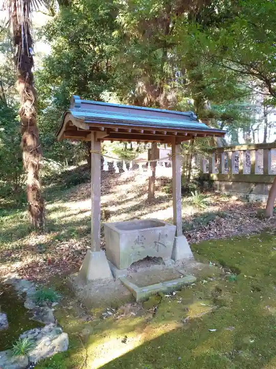 伊古乃速御玉比売神社の{uncategorized: "未分類", other: "その他", undefined: "問題あり", building: "その他建物", grave: "お墓", sacred_gate: "鳥居", guardian: "狛犬", statue: "像", buddha: "仏像", history: "歴史", nature: "自然", garden: "庭園", animal: "動物", pagoda: "塔", temizu: "手水舎", mountain_gate: "山門・神門", sanctuary: "本殿・本堂", subordinate: "末社・摂社", art: "芸術", scenery: "景色", jizo: "地蔵", ema: "絵馬", goshuin: "御朱印", omikuji: "おみくじ", items: "授与品その他", amulet: "お守り", goshuincho: "御朱印帳", eats: "食事", festival: "お祭り", votive_dance: "神楽", shichigosan: "七五三参", wedding: "結婚式", experience: "体験その他", initially: "初詣", around: "周辺", anti_infection: "感染症対策"}