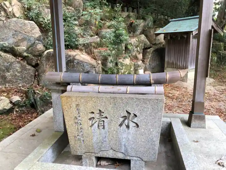 劔神社の手水舎