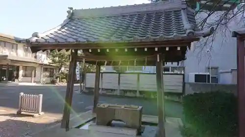 手筒花火発祥の地 吉田神社の手水舎
