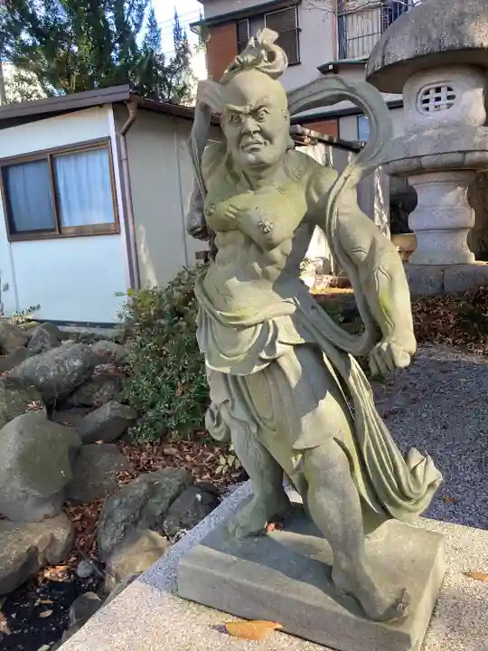 秩父今宮神社の像