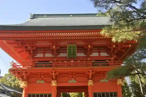 穴八幡宮の山門・神門