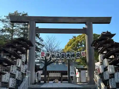 伊勢山皇大神宮の鳥居