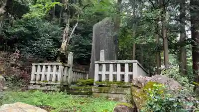 後鳥羽神社の像