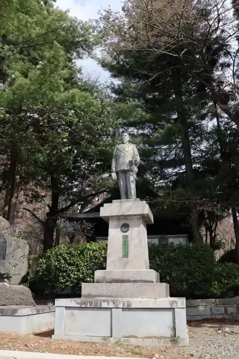 岩手護國神社の像