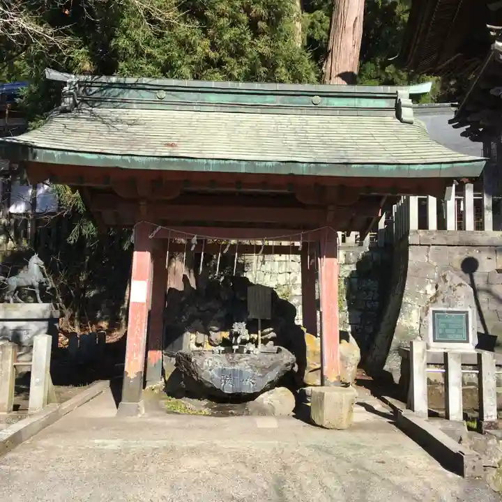 小国両神社の手水舎