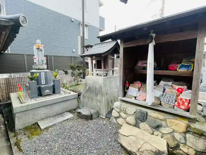 真福寺の{uncategorized: "未分類", other: "その他", undefined: "問題あり", building: "その他建物", grave: "お墓", sacred_gate: "鳥居", guardian: "狛犬", statue: "像", buddha: "仏像", history: "歴史", nature: "自然", garden: "庭園", animal: "動物", pagoda: "塔", temizu: "手水舎", mountain_gate: "山門・神門", sanctuary: "本殿・本堂", subordinate: "末社・摂社", art: "芸術", scenery: "景色", jizo: "地蔵", ema: "絵馬", goshuin: "御朱印", omikuji: "おみくじ", items: "授与品その他", amulet: "お守り", goshuincho: "御朱印帳", eats: "食事", festival: "お祭り", votive_dance: "神楽", shichigosan: "七五三参", wedding: "結婚式", experience: "体験その他", initially: "初詣", around: "周辺", anti_infection: "感染症対策"}