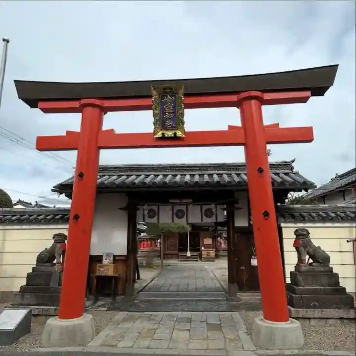 御霊神社の{uncategorized: "未分類", other: "その他", undefined: "問題あり", building: "その他建物", grave: "お墓", sacred_gate: "鳥居", guardian: "狛犬", statue: "像", buddha: "仏像", history: "歴史", nature: "自然", garden: "庭園", animal: "動物", pagoda: "塔", temizu: "手水舎", mountain_gate: "山門・神門", sanctuary: "本殿・本堂", subordinate: "末社・摂社", art: "芸術", scenery: "景色", jizo: "地蔵", ema: "絵馬", goshuin: "御朱印", omikuji: "おみくじ", items: "授与品その他", amulet: "お守り", goshuincho: "御朱印帳", eats: "食事", festival: "お祭り", votive_dance: "神楽", shichigosan: "七五三参", wedding: "結婚式", experience: "体験その他", initially: "初詣", around: "周辺", anti_infection: "感染症対策"}