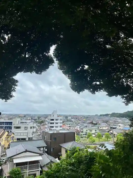 常陸第三宮 吉田神社の{uncategorized: "未分類", other: "その他", undefined: "問題あり", building: "その他建物", grave: "お墓", sacred_gate: "鳥居", guardian: "狛犬", statue: "像", buddha: "仏像", history: "歴史", nature: "自然", garden: "庭園", animal: "動物", pagoda: "塔", temizu: "手水舎", mountain_gate: "山門・神門", sanctuary: "本殿・本堂", subordinate: "末社・摂社", art: "芸術", scenery: "景色", jizo: "地蔵", ema: "絵馬", goshuin: "御朱印", omikuji: "おみくじ", items: "授与品その他", amulet: "お守り", goshuincho: "御朱印帳", eats: "食事", festival: "お祭り", votive_dance: "神楽", shichigosan: "七五三参", wedding: "結婚式", experience: "体験その他", initially: "初詣", around: "周辺", anti_infection: "感染症対策"}