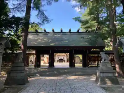 帯廣神社の山門・神門