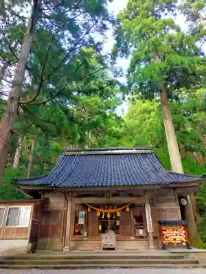 雄山神社中宮祈願殿の本殿・本堂