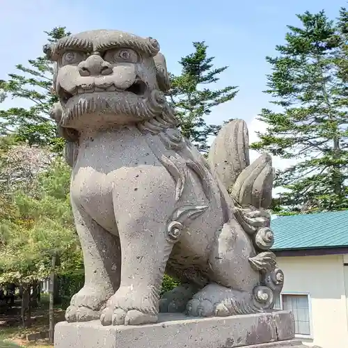 鹿部稲荷神社の狛犬