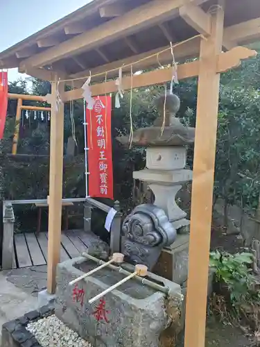 横浜御嶽神社の手水舎