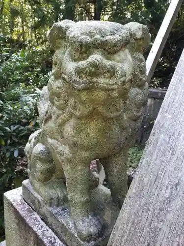 白山神社の狛犬