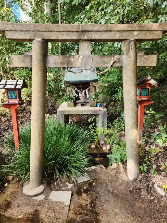 越木岩神社の末社・摂社