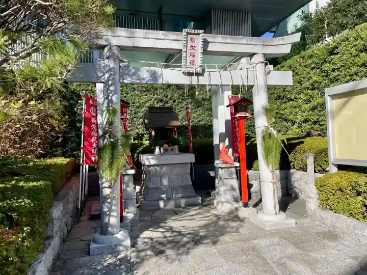 新栄稲荷神社の{uncategorized: "未分類", other: "その他", undefined: "問題あり", building: "その他建物", grave: "お墓", sacred_gate: "鳥居", guardian: "狛犬", statue: "像", buddha: "仏像", history: "歴史", nature: "自然", garden: "庭園", animal: "動物", pagoda: "塔", temizu: "手水舎", mountain_gate: "山門・神門", sanctuary: "本殿・本堂", subordinate: "末社・摂社", art: "芸術", scenery: "景色", jizo: "地蔵", ema: "絵馬", goshuin: "御朱印", omikuji: "おみくじ", items: "授与品その他", amulet: "お守り", goshuincho: "御朱印帳", eats: "食事", festival: "お祭り", votive_dance: "神楽", shichigosan: "七五三参", wedding: "結婚式", experience: "体験その他", initially: "初詣", around: "周辺", anti_infection: "感染症対策"}