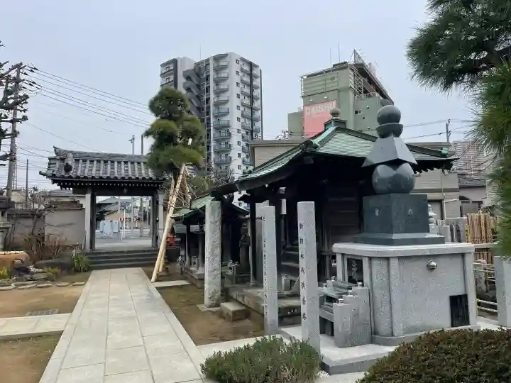 観音寺の{uncategorized: "未分類", other: "その他", undefined: "問題あり", building: "その他建物", grave: "お墓", sacred_gate: "鳥居", guardian: "狛犬", statue: "像", buddha: "仏像", history: "歴史", nature: "自然", garden: "庭園", animal: "動物", pagoda: "塔", temizu: "手水舎", mountain_gate: "山門・神門", sanctuary: "本殿・本堂", subordinate: "末社・摂社", art: "芸術", scenery: "景色", jizo: "地蔵", ema: "絵馬", goshuin: "御朱印", omikuji: "おみくじ", items: "授与品その他", amulet: "お守り", goshuincho: "御朱印帳", eats: "食事", festival: "お祭り", votive_dance: "神楽", shichigosan: "七五三参", wedding: "結婚式", experience: "体験その他", initially: "初詣", around: "周辺", anti_infection: "感染症対策"}