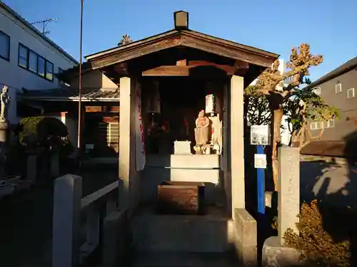 根石寺の本殿・本堂