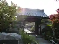 総持院の山門・神門