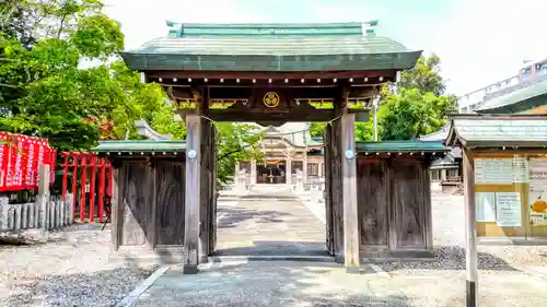 尾陽神社の山門・神門