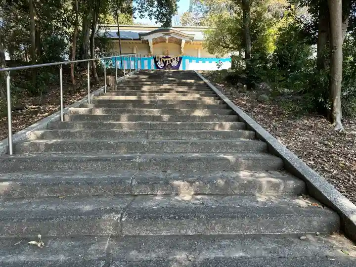 熊野神社(久保一色)の{uncategorized: "未分類", other: "その他", undefined: "問題あり", building: "その他建物", grave: "お墓", sacred_gate: "鳥居", guardian: "狛犬", statue: "像", buddha: "仏像", history: "歴史", nature: "自然", garden: "庭園", animal: "動物", pagoda: "塔", temizu: "手水舎", mountain_gate: "山門・神門", sanctuary: "本殿・本堂", subordinate: "末社・摂社", art: "芸術", scenery: "景色", jizo: "地蔵", ema: "絵馬", goshuin: "御朱印", omikuji: "おみくじ", items: "授与品その他", amulet: "お守り", goshuincho: "御朱印帳", eats: "食事", festival: "お祭り", votive_dance: "神楽", shichigosan: "七五三参", wedding: "結婚式", experience: "体験その他", initially: "初詣", around: "周辺", anti_infection: "感染症対策"}