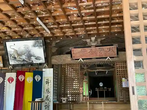 與止日女神社の{uncategorized: "未分類", other: "その他", undefined: "問題あり", building: "その他建物", grave: "お墓", sacred_gate: "鳥居", guardian: "狛犬", statue: "像", buddha: "仏像", history: "歴史", nature: "自然", garden: "庭園", animal: "動物", pagoda: "塔", temizu: "手水舎", mountain_gate: "山門・神門", sanctuary: "本殿・本堂", subordinate: "末社・摂社", art: "芸術", scenery: "景色", jizo: "地蔵", ema: "絵馬", goshuin: "御朱印", omikuji: "おみくじ", items: "授与品その他", amulet: "お守り", goshuincho: "御朱印帳", eats: "食事", festival: "お祭り", votive_dance: "神楽", shichigosan: "七五三参", wedding: "結婚式", experience: "体験その他", initially: "初詣", around: "周辺", anti_infection: "感染症対策"}