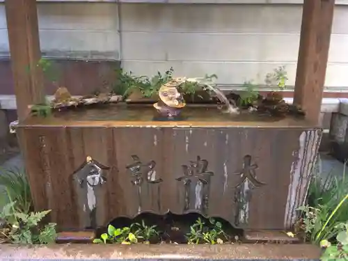 小野照崎神社の手水舎