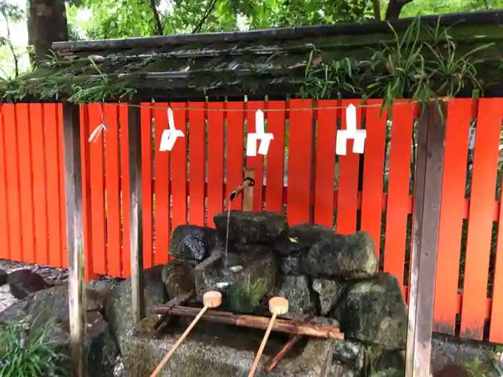 河合神社(鴨川合坐小社宅神社)の手水舎