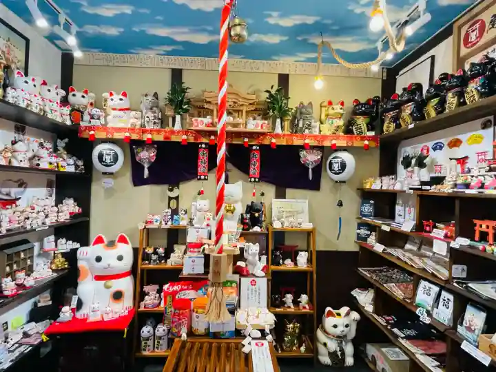 長崎尾曲がり猫神社(長崎県)