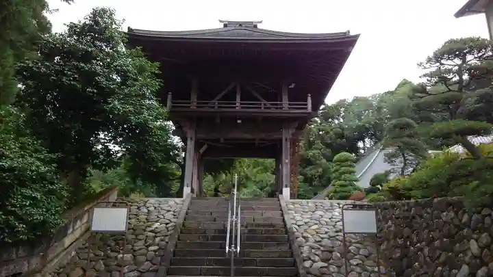 七国山薬王寺の山門・神門
