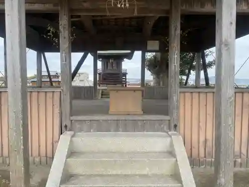 倭文神社の{uncategorized: "未分類", other: "その他", undefined: "問題あり", building: "その他建物", grave: "お墓", sacred_gate: "鳥居", guardian: "狛犬", statue: "像", buddha: "仏像", history: "歴史", nature: "自然", garden: "庭園", animal: "動物", pagoda: "塔", temizu: "手水舎", mountain_gate: "山門・神門", sanctuary: "本殿・本堂", subordinate: "末社・摂社", art: "芸術", scenery: "景色", jizo: "地蔵", ema: "絵馬", goshuin: "御朱印", omikuji: "おみくじ", items: "授与品その他", amulet: "お守り", goshuincho: "御朱印帳", eats: "食事", festival: "お祭り", votive_dance: "神楽", shichigosan: "七五三参", wedding: "結婚式", experience: "体験その他", initially: "初詣", around: "周辺", anti_infection: "感染症対策"}